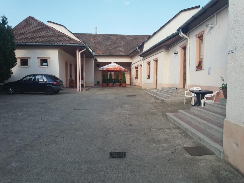 Rakoczi Panzio Hotel Debrecen Exterior photo